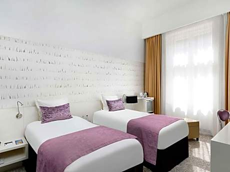 Classic Room with 2 single beds