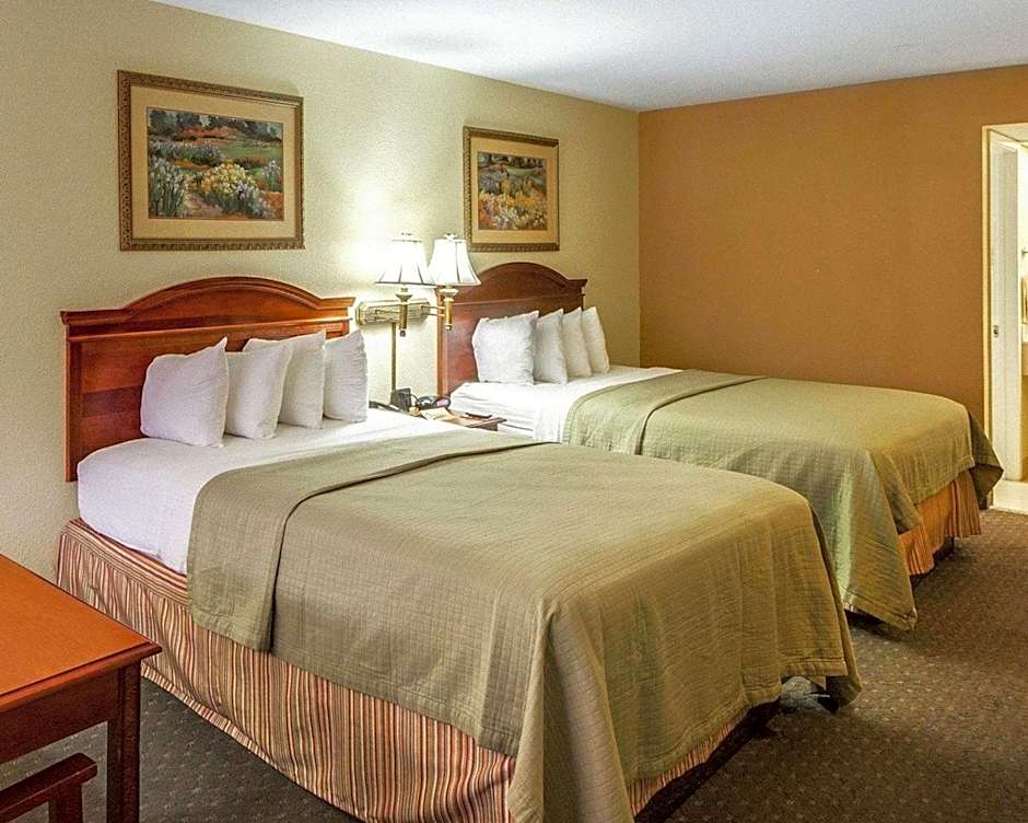 Econo Lodge Inn & Suites Eagle Pass