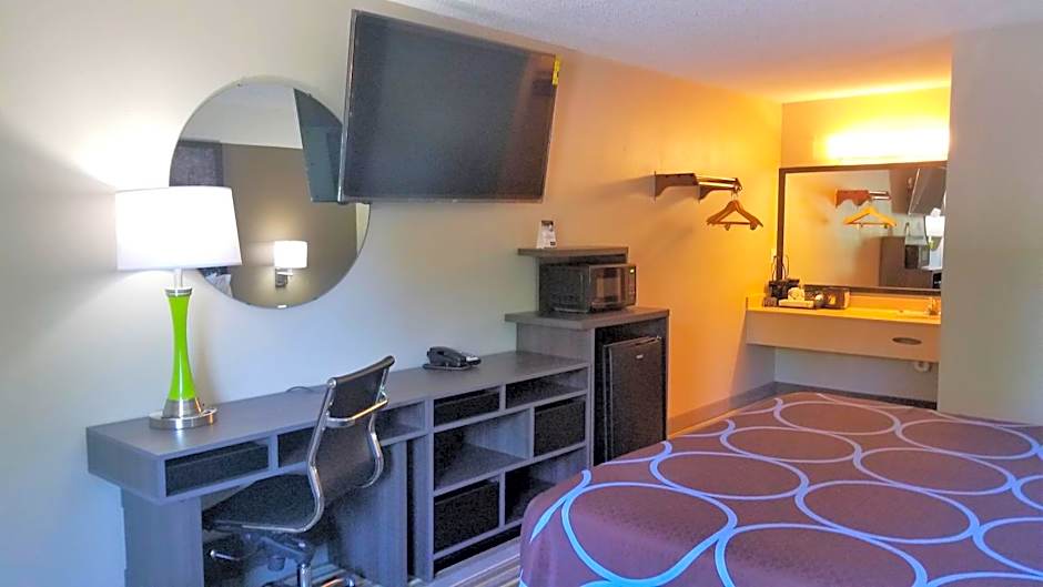 Super 8 by Wyndham Brownsburg