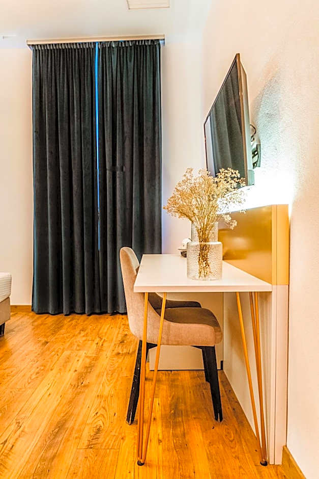 CASA CHITIC - HOTEL & RESTAURANT- Str Nicolae Balcescu 13
