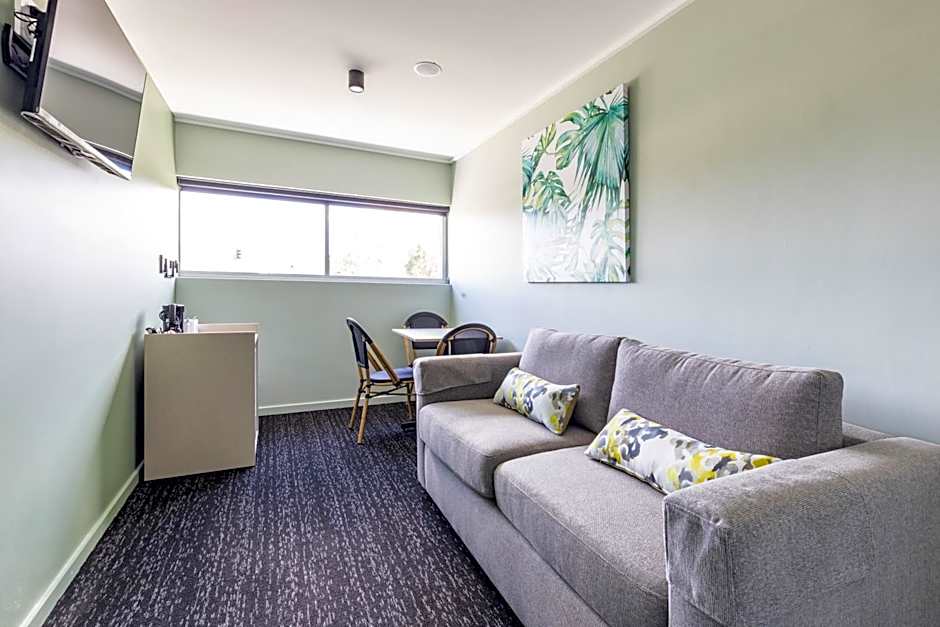 Nightcap at Commercial Hotel