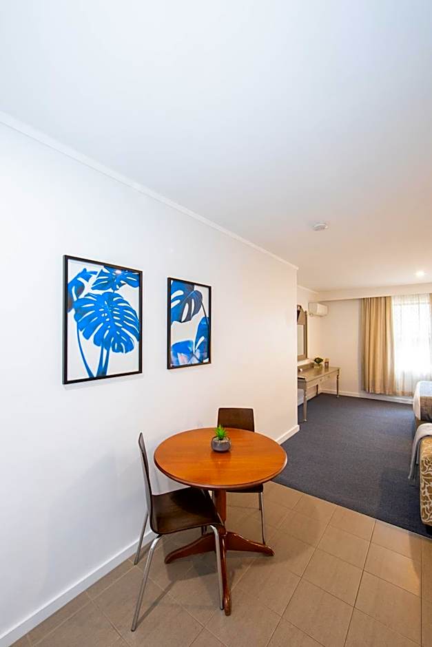 New England Motor Lodge