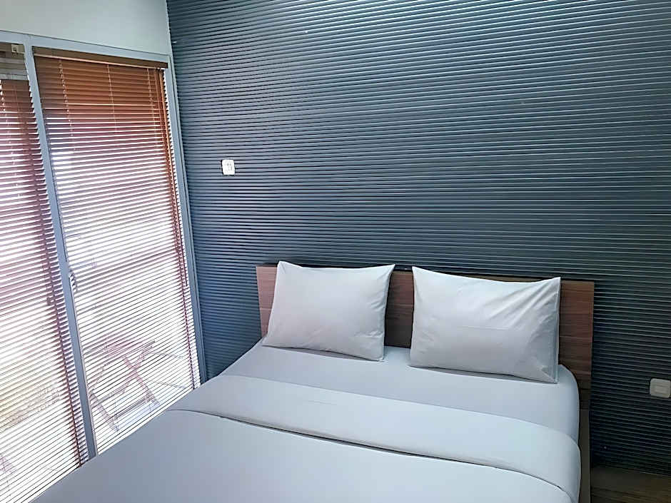 Flat06. Minimalist Residence