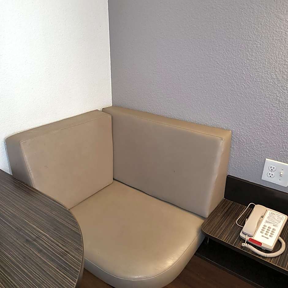 Super 8 by Wyndham Santa Clara