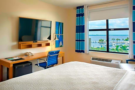 Superior King Room with Marina View