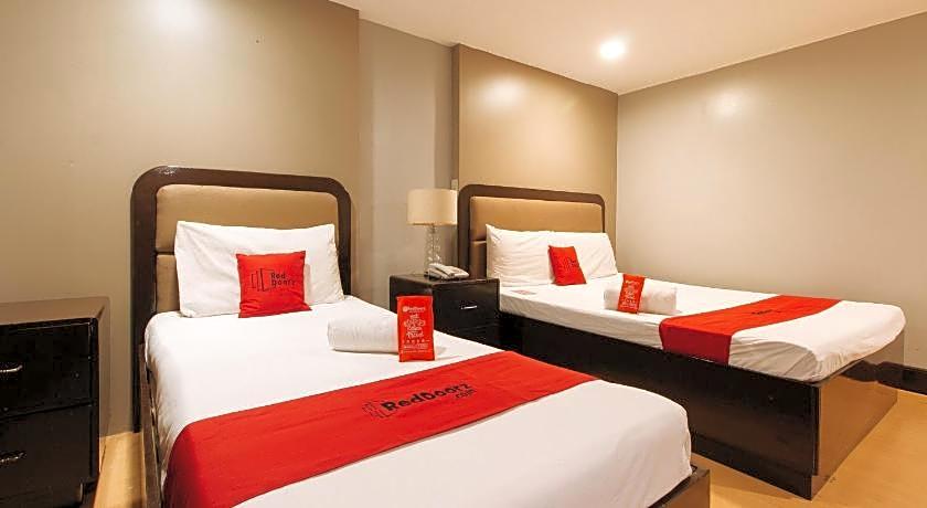 RedDoorz Plus @ Costa Roca Balamban