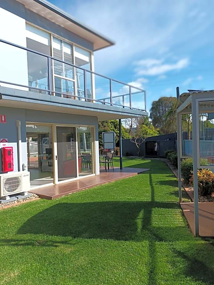 Grandeur Holiday Units