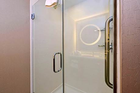 Studio, Multiple Beds (2 Queen Beds and 1 Double Sofa Bed)