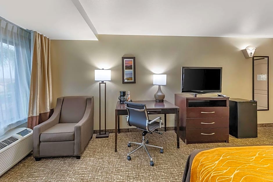 Comfort Inn & Suites Colton