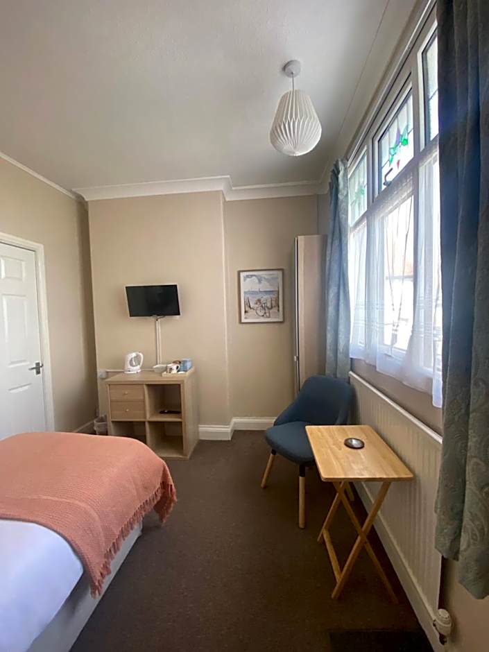 Photo 1 of 4 of Single Room