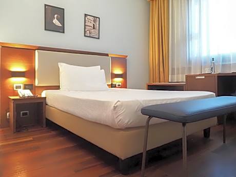 Single Room with French Bed