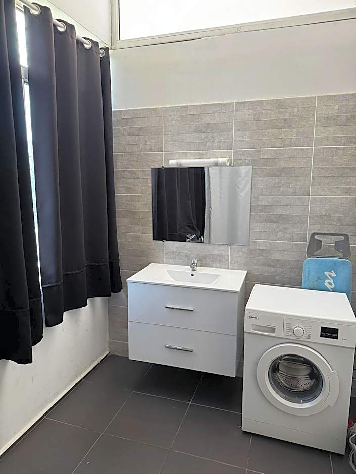 Urban Zen Appart Spacieux studio atypique avec bain a remous proche de tout