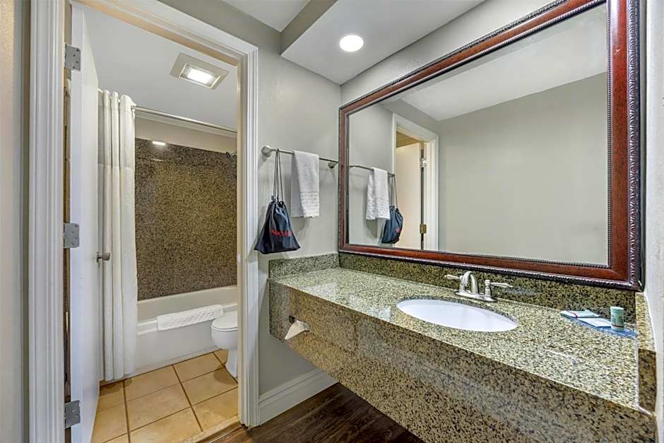 Best Western Pier Point Inn