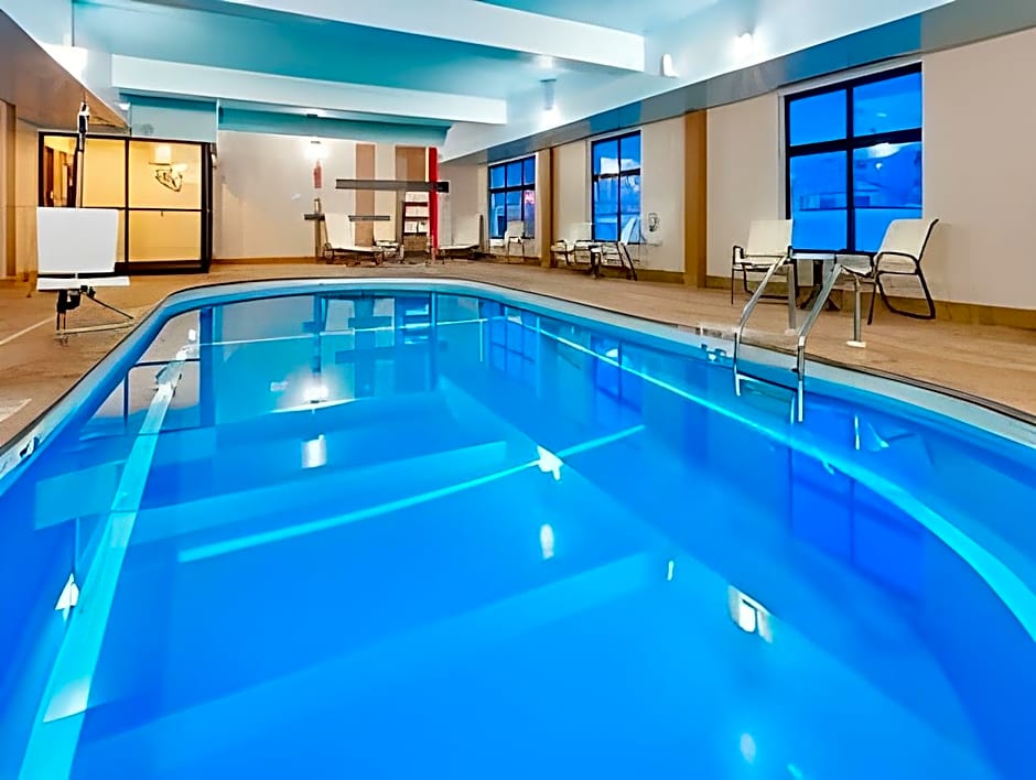 Holiday Inn Express & Suites Northeast By IHG