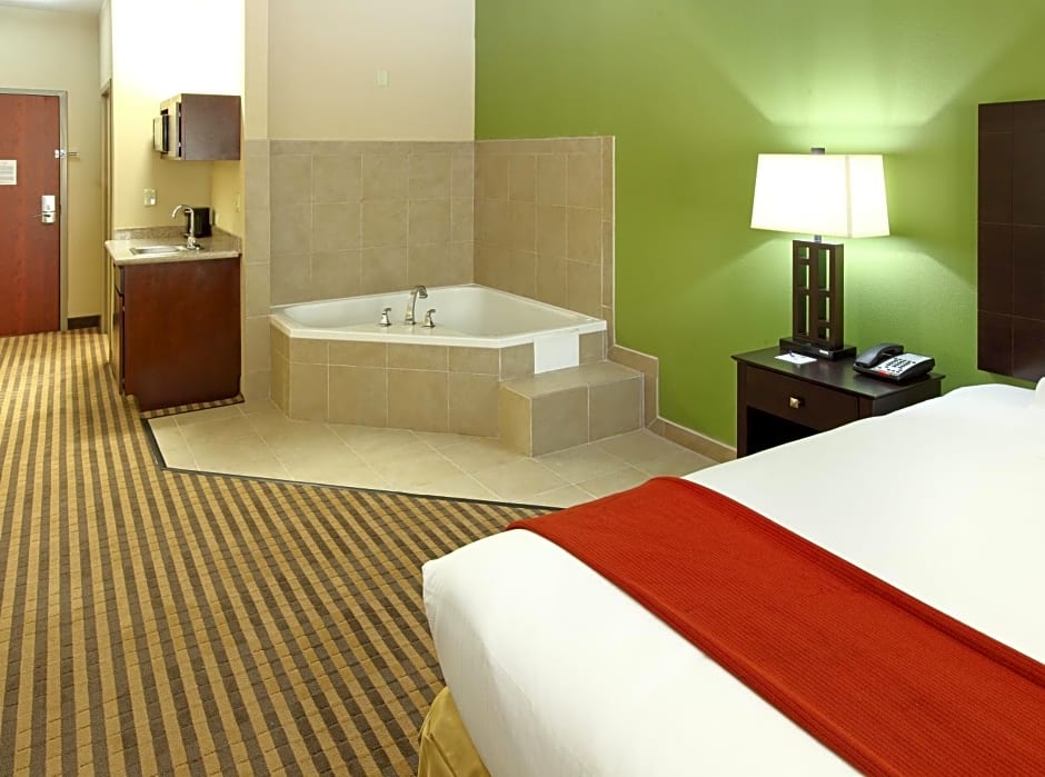 Holiday Inn Express & Suites Maumelle, an IHG Hotel