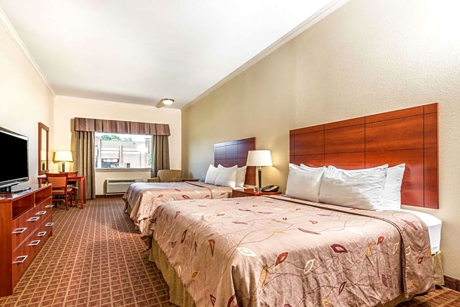 Ramada by Wyndham College Station