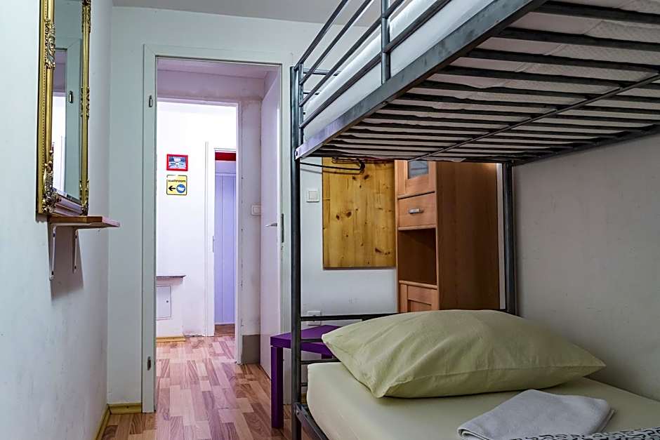 Hostel 24