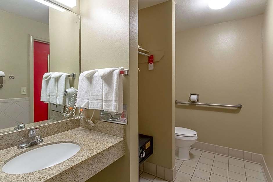 Econo Lodge Inn & Suites I-35 At Shawnee Mission