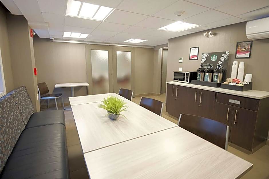 Coast Calgary Downtown Hotel & Suites by APA