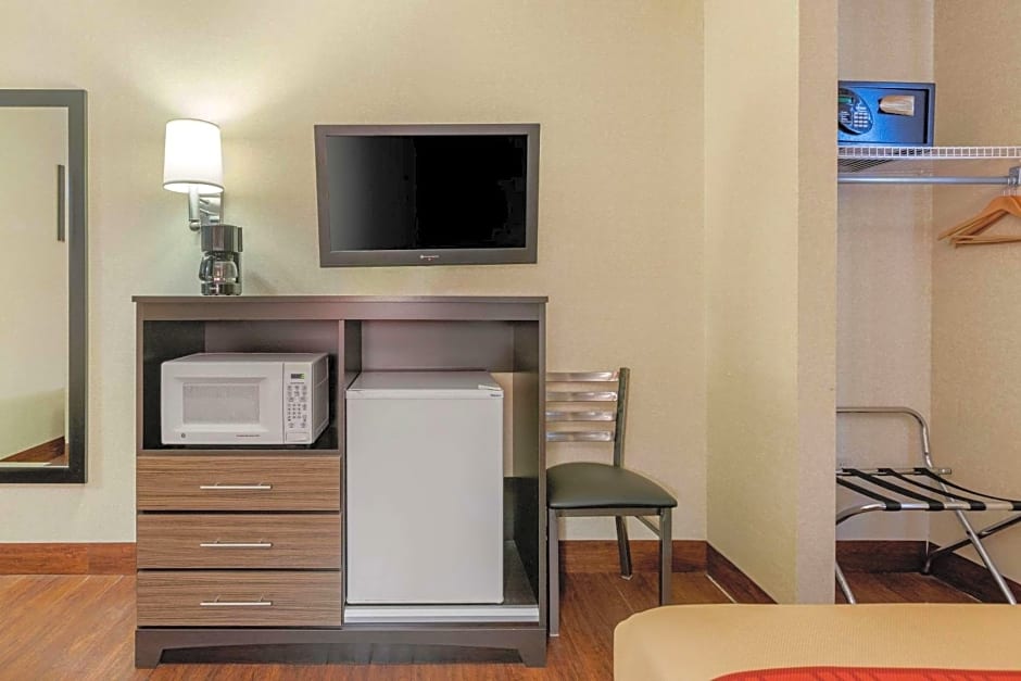 Econo Lodge Traverse City