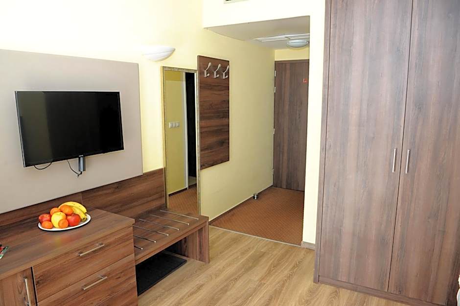 Jade Hotel-Ezüsthíd Hotel