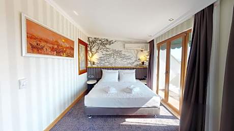 Double Room with Balcony and Sea View