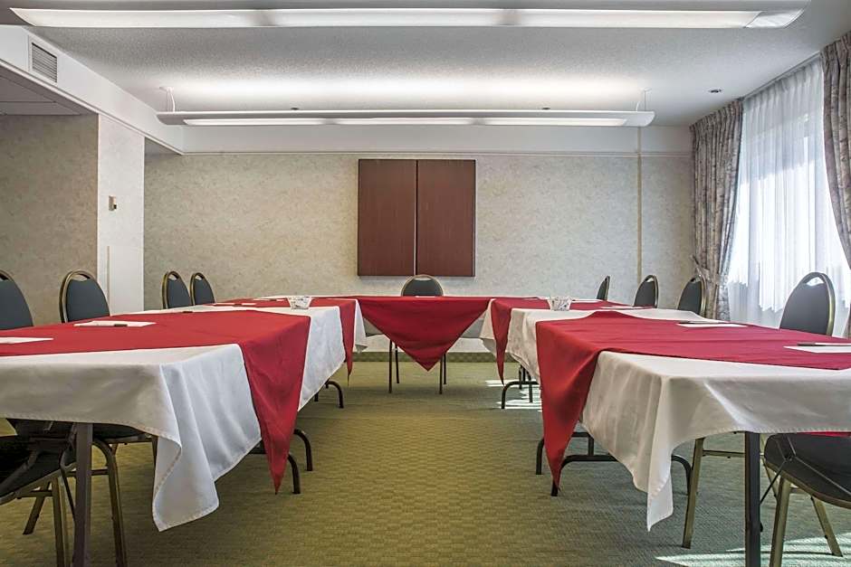 Clarion Hotel & Conference Center Fort Erie