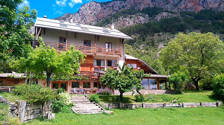 Hôtel Restaurant Gîtes Les 5 Saisons