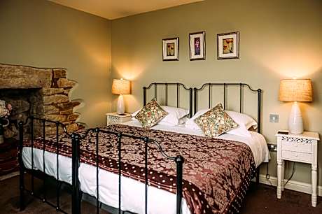 Double or Twin Room with Shower