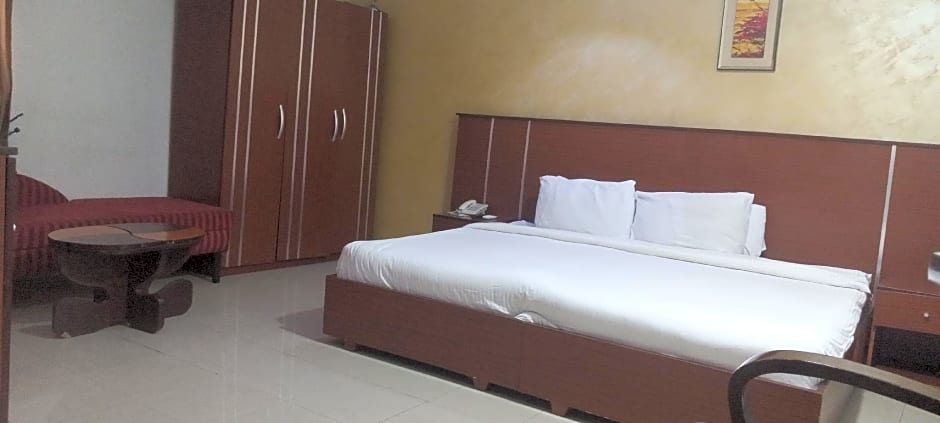 Whitehouse Hotel and Conference Centre