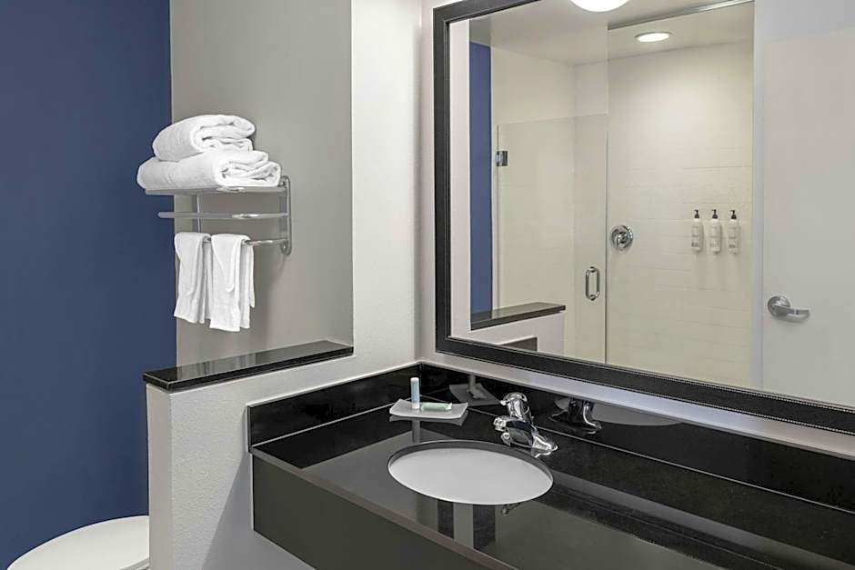 Fairfield Inn & Suites by Marriott Calhoun
