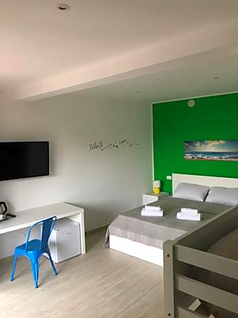 Quadruple Room with Private Bathroom