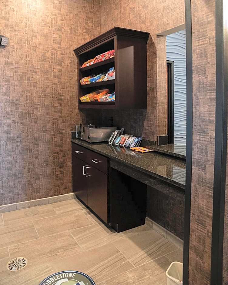 Cobblestone Hotel & Suites - Two Rivers