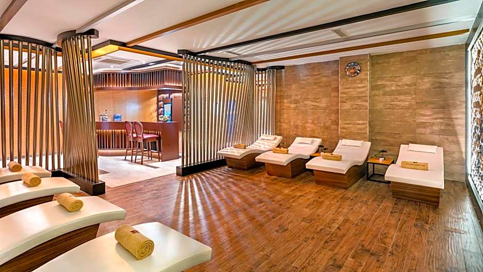 B Business Hotel & Spa