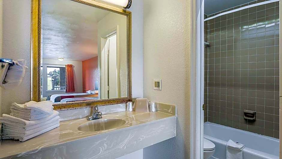 Motel 6-Portsmouth, VA