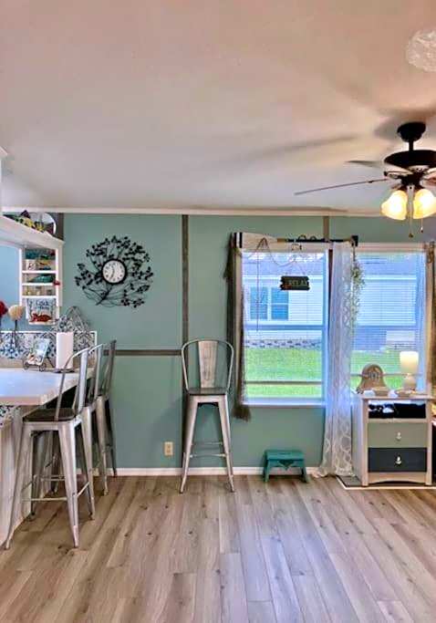 Coastal Imagination Sunny Dayz Oasis