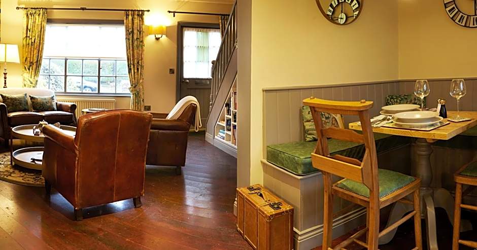 The Plough Inn & Cottages