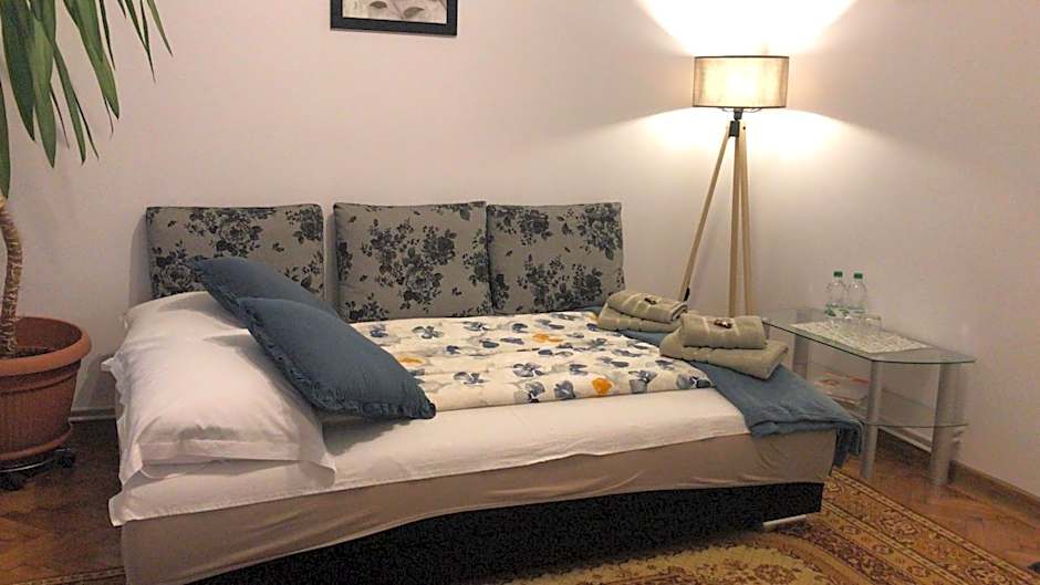 FRIENDS Studios - Central Station - Self check-in