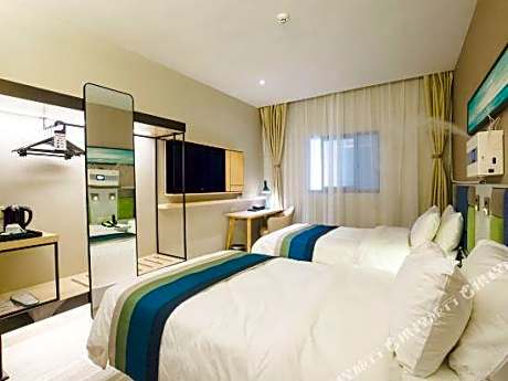 Ease Hotel (Lhasa Railway Station, Hailiang Century New City)