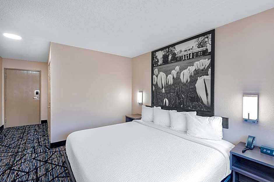 Super 8 by Wyndham Charlottesville
