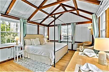 Deluxe King Suite - Pet Friendly