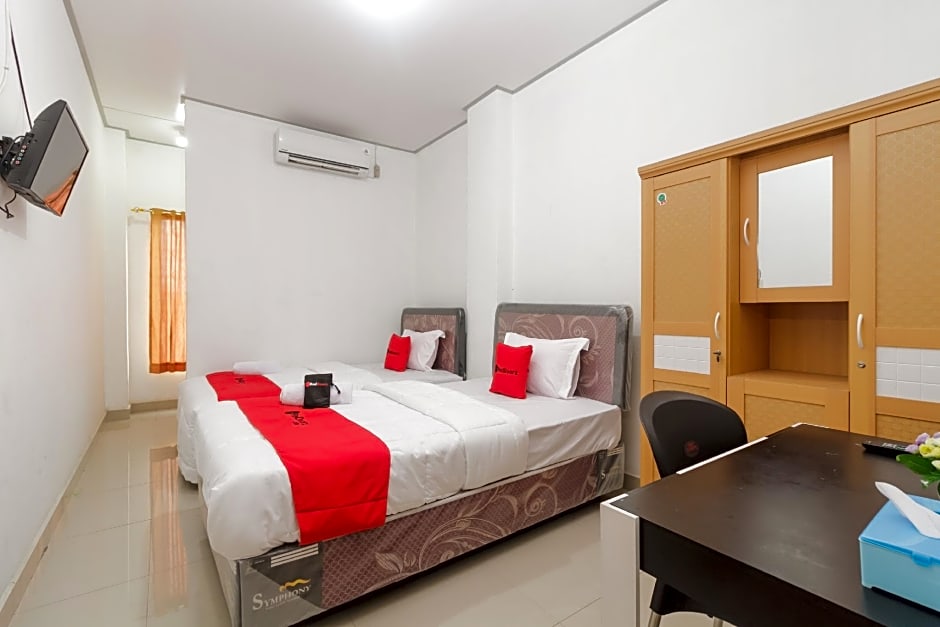 RedDoorz Syariah near RSU Suaka Insan Banjarmasin