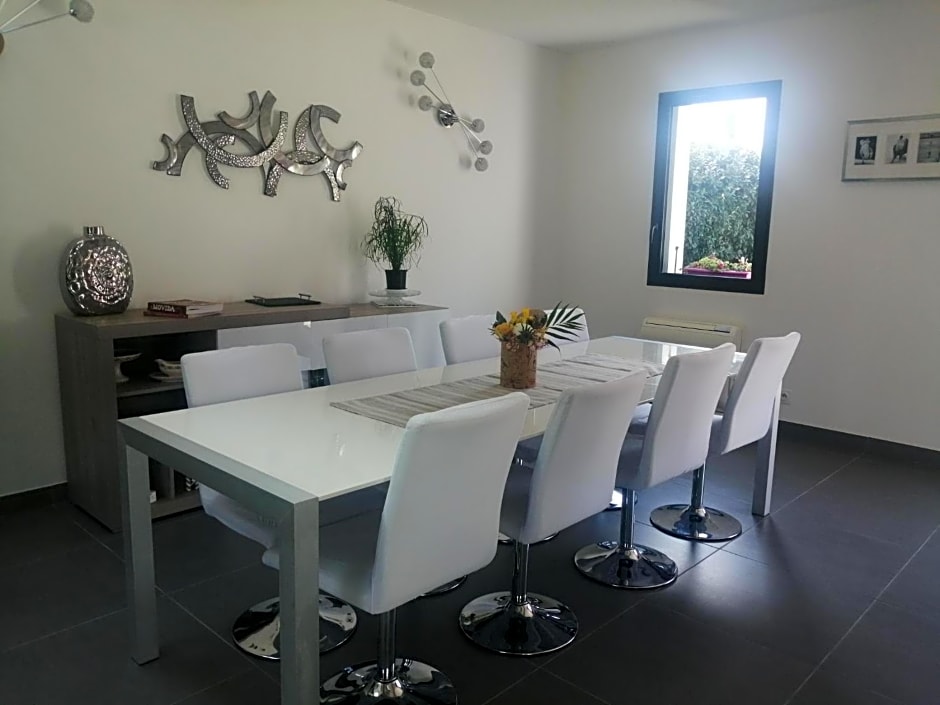 MAISON MAUPAS Chambre Rouge