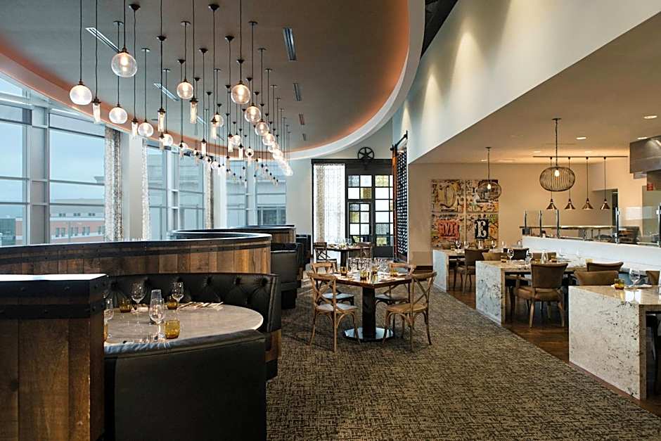 Renaissance by Marriott Allentown Hotel
