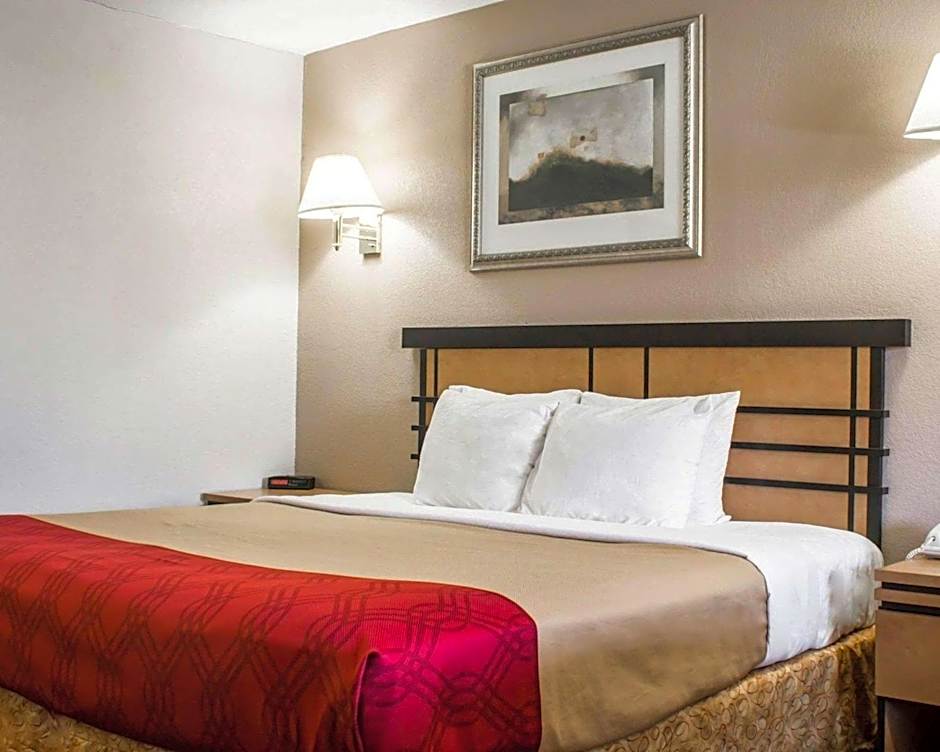 Econo Lodge Inn & Suites Colonie Center Mall