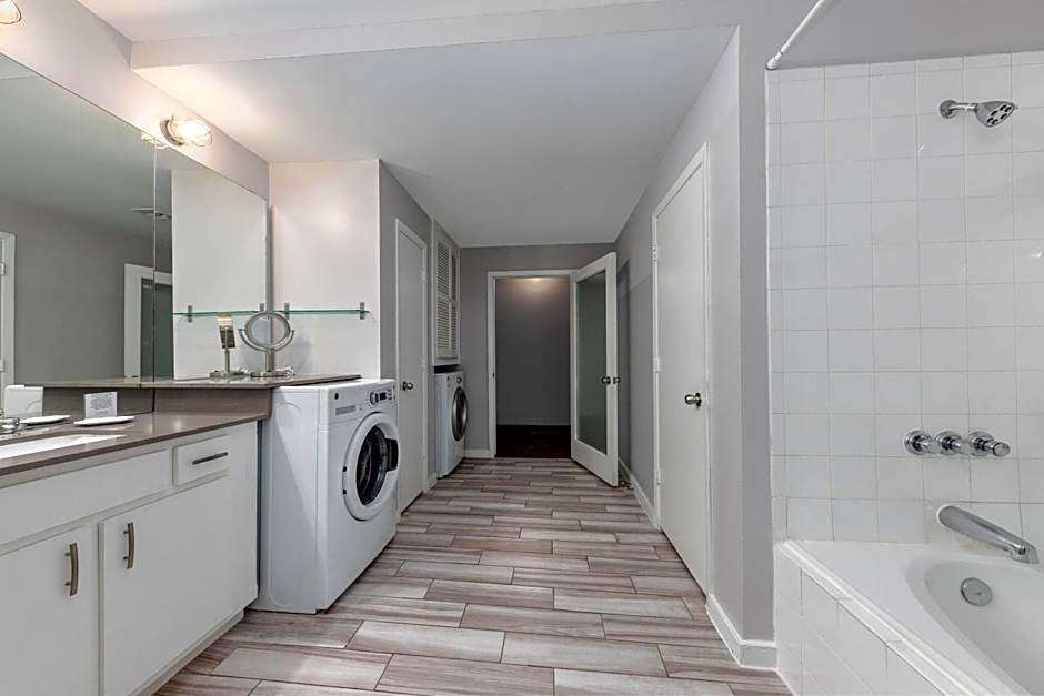 Reside Houston Downtown, a Wyndham Residence