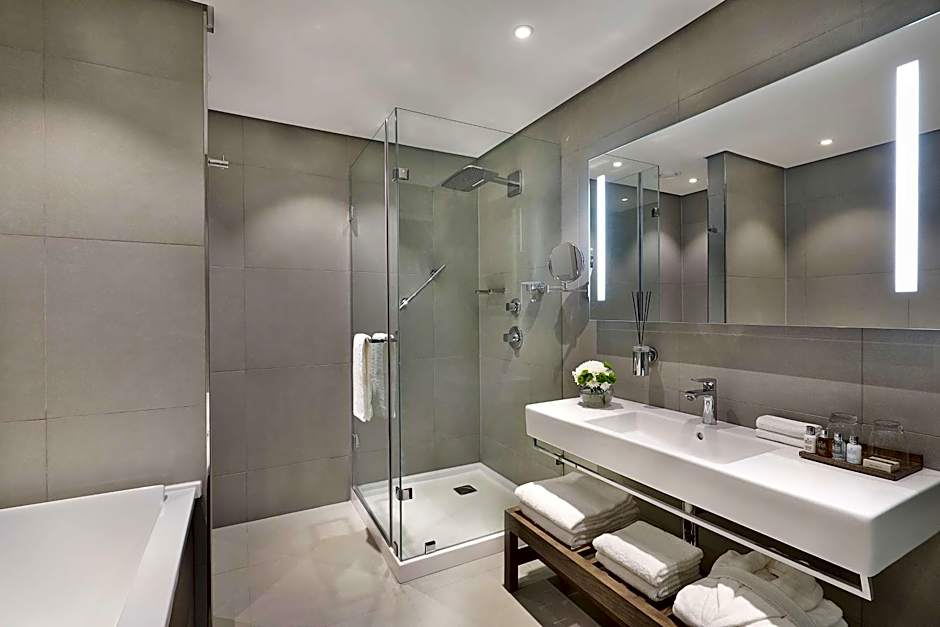 Legend Hotel Lagos Airport, Curio Collection By Hilton