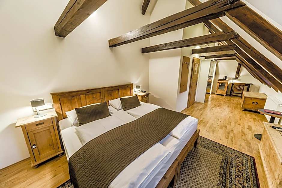 Archibald At The Charles Bridge