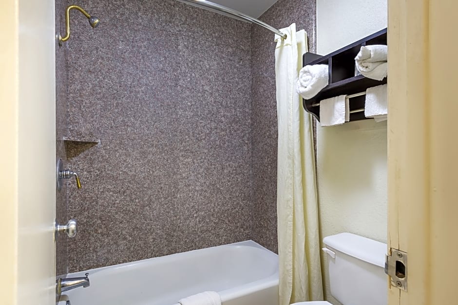 Three Rivers Executive Inn & Suites By OYO