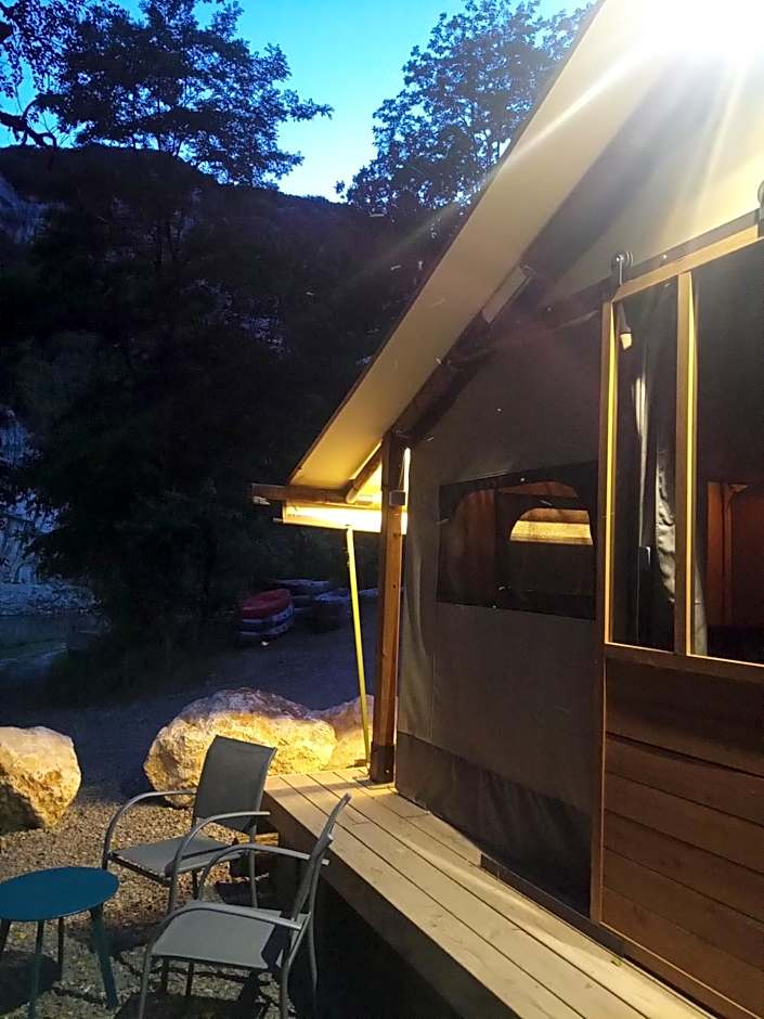 Prehistoric Lodge - Adult Only